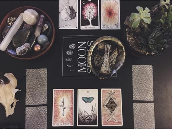 NEW YEAR TAROT CARD READING